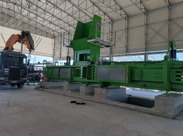 Pressa compattatrice rifiuti (1) Pressa compattatrice rifiuti (1)