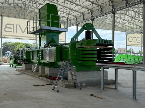 Pressa compattatrice rifiuti (4) Pressa compattatrice rifiuti (4)